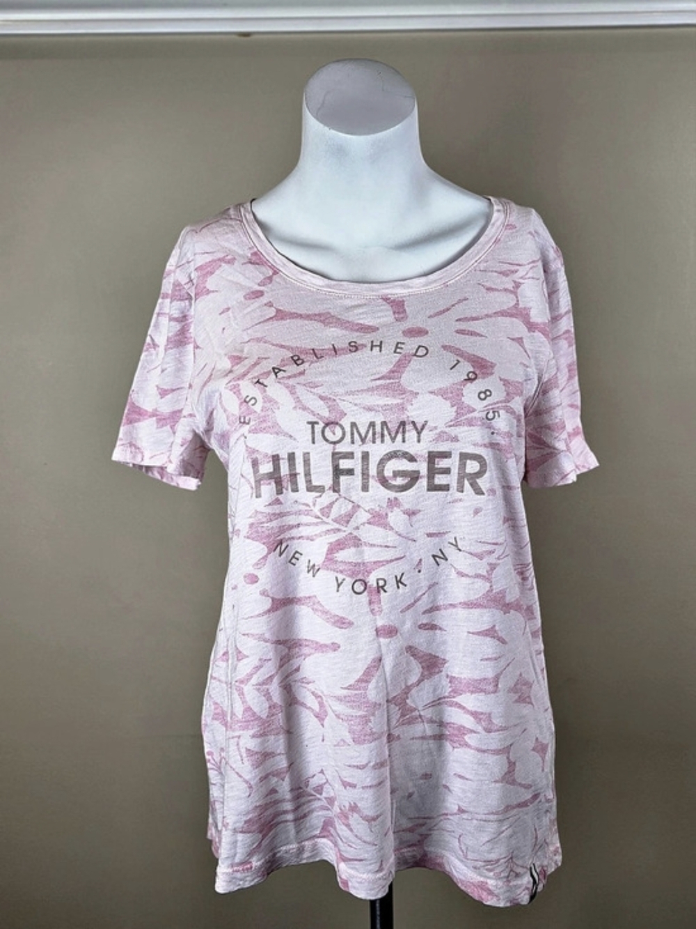 Tommy Hilfiger Pink Crest Graphic Tee | Y2K Boho Print Top
